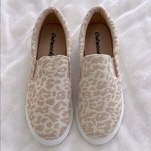 Giraffe print slip on shoes, size 10